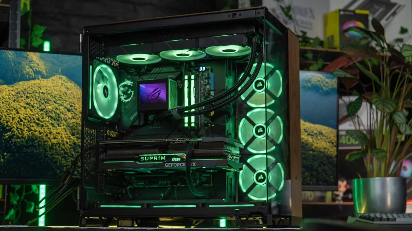 PC Gamer FlowUP monté dans un boîtier Corsair 6500X avec watercooling ASUS ROG RYUJIN et éclairage LED vert
