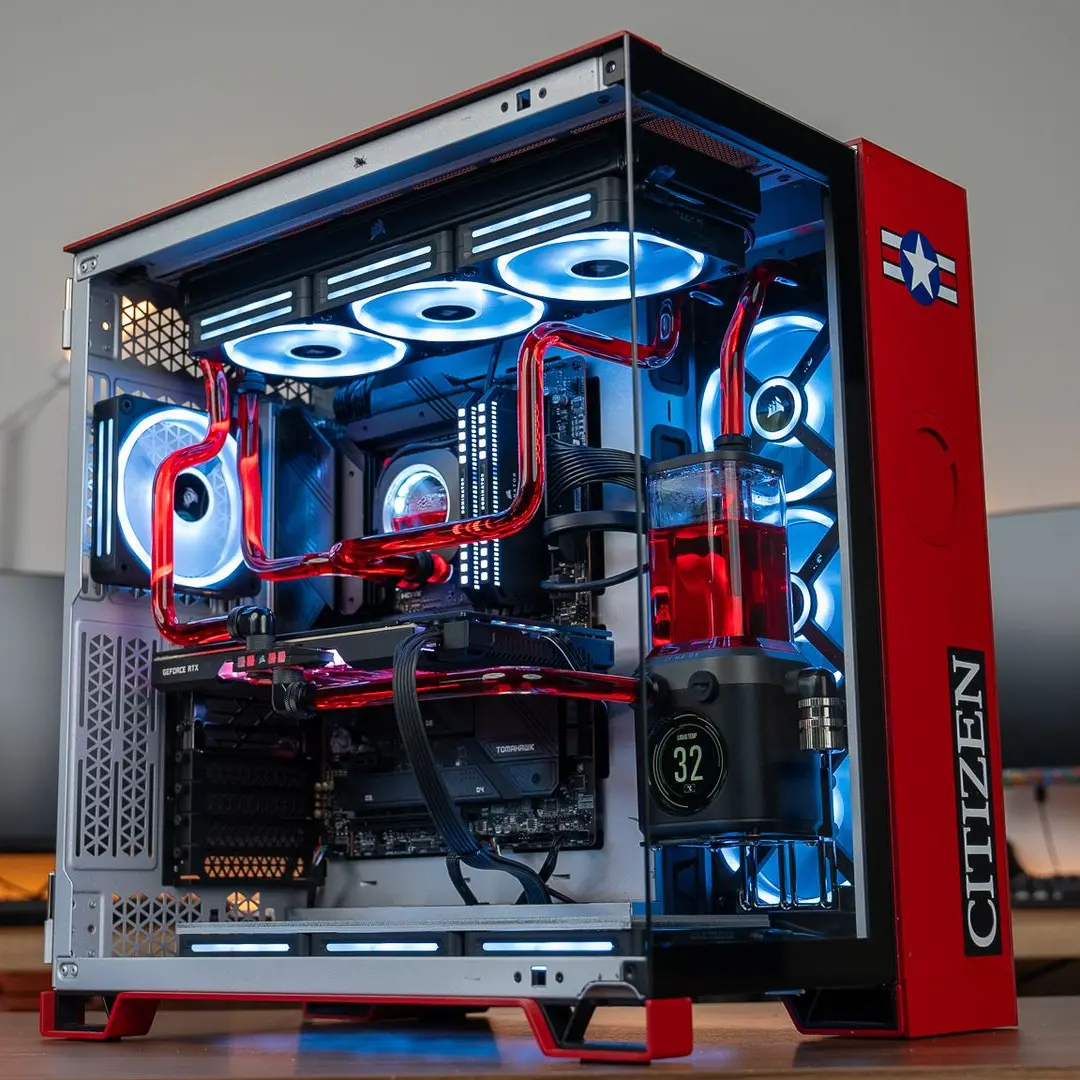 PC gamer custom rouge et bleu réalisé par FlowUP pour Fugu