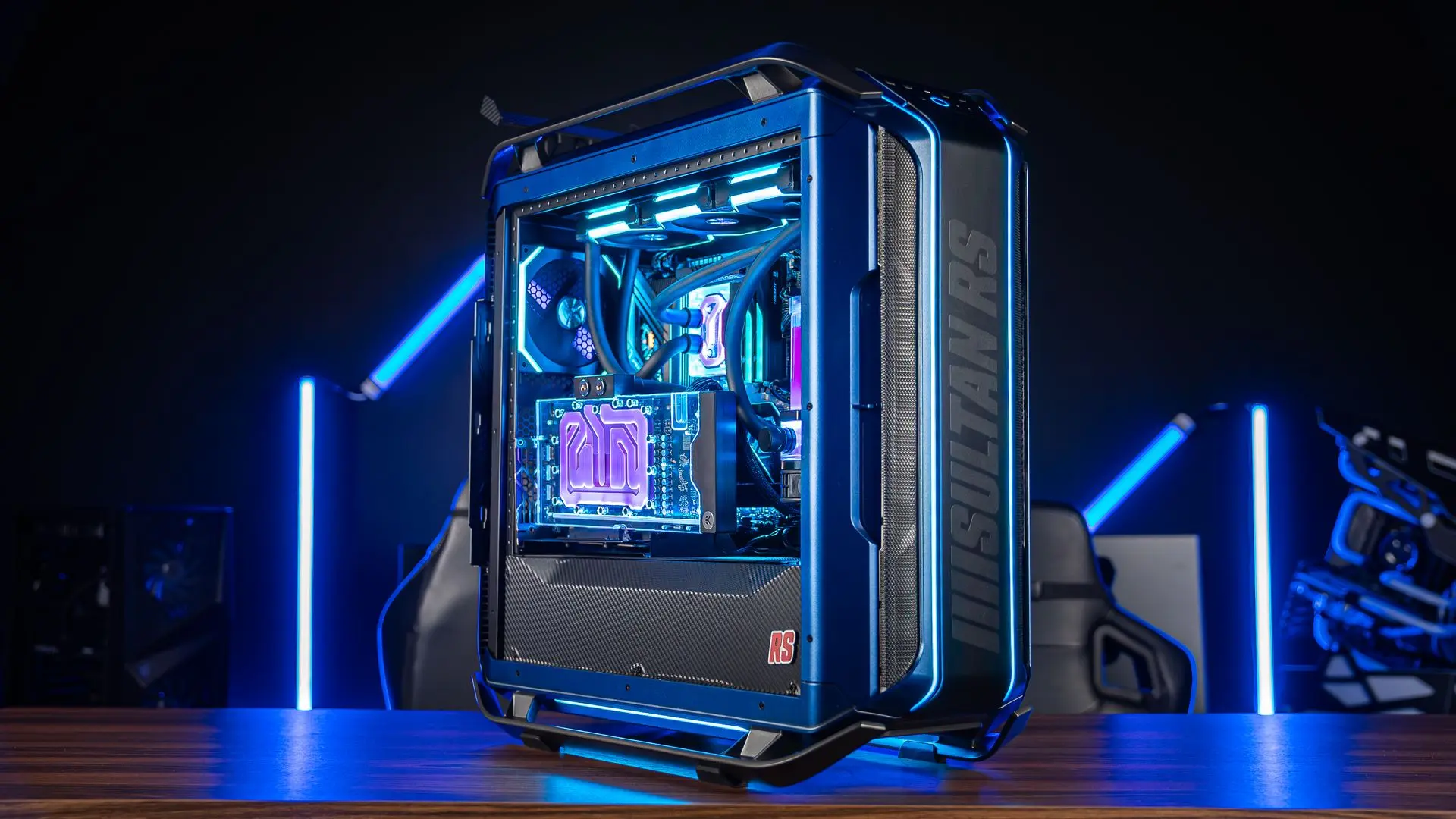 PC Gamer haut de gamme sur mesure FlowUP monté dans un boîtier Cooler Master COSMOS C700P personnalisé avec watercooling RGB