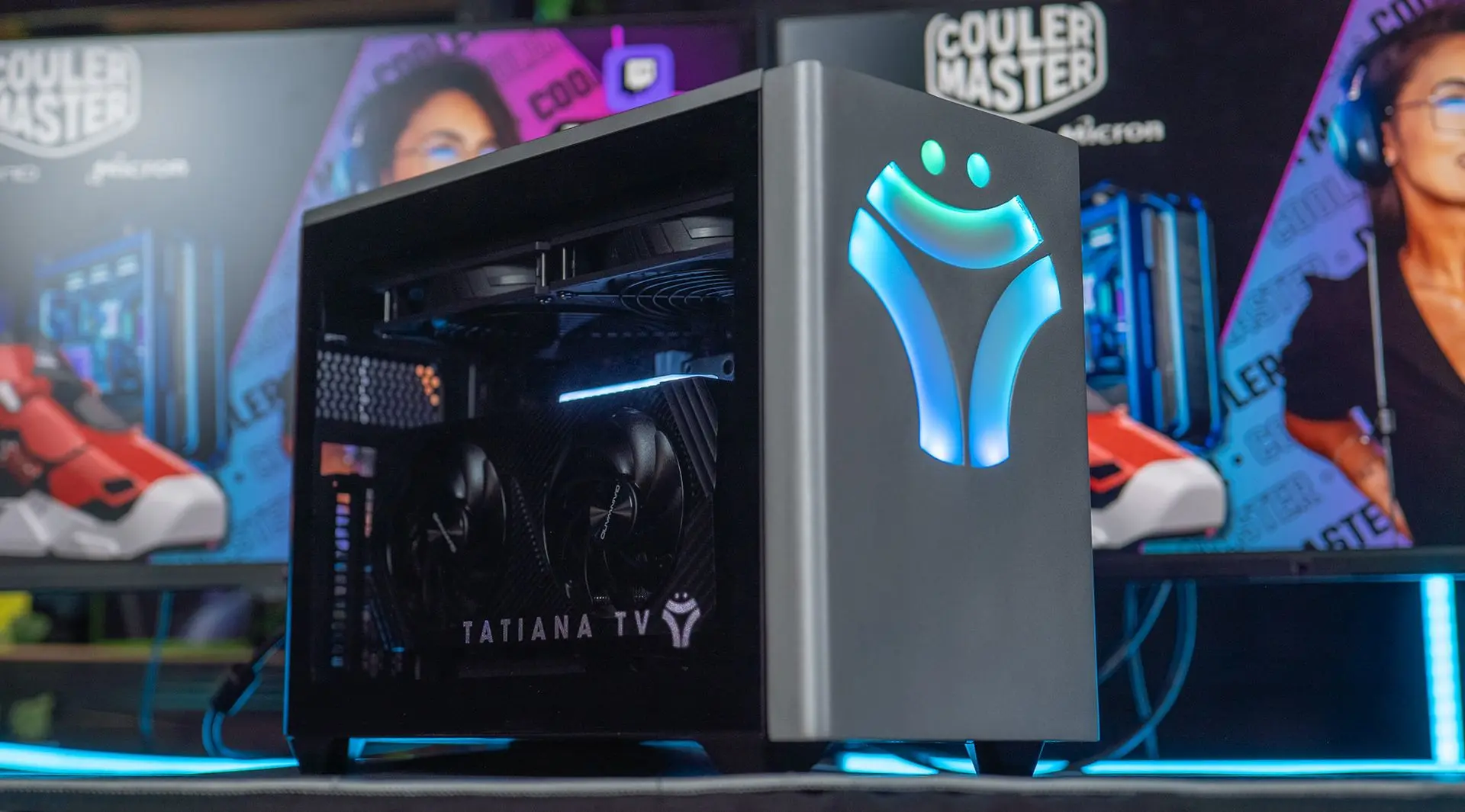 Mini PC Gamer personnalisé Tatiana TV dans un boîtier Cooler Master NR200P avec logo rétroéclairé RGB