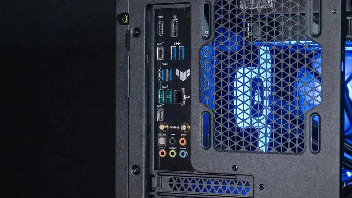 Panneau arrière carte mère avec ports USB LAN audio et ventilation pour PC gamer AQUA V2 GEFORCE RTX™ 5070