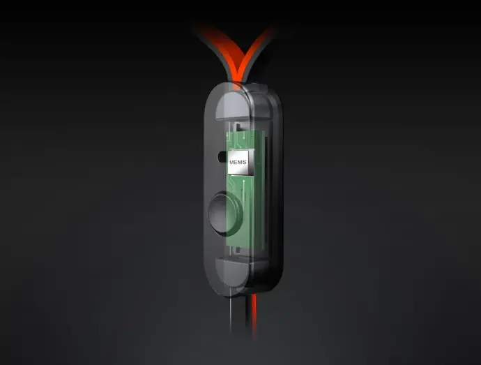 Microphone universel haute performance intégré assurant une capture vocale nette et stable pour le casque COUGAR IMMERSA TI EX chez FlowUP