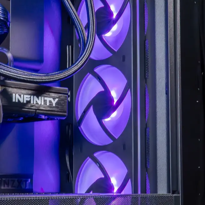 Ventilateurs RGB à l’avant d’un PC gamer FlowUP