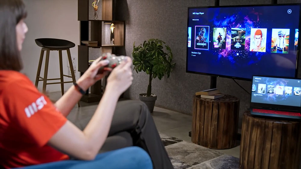 Mise en situation d'une joueuse utilisant la manette MSI Force GC30 V2 pour profiter de l'écosystème MSI App Player sur TV et PC chez FlowUP