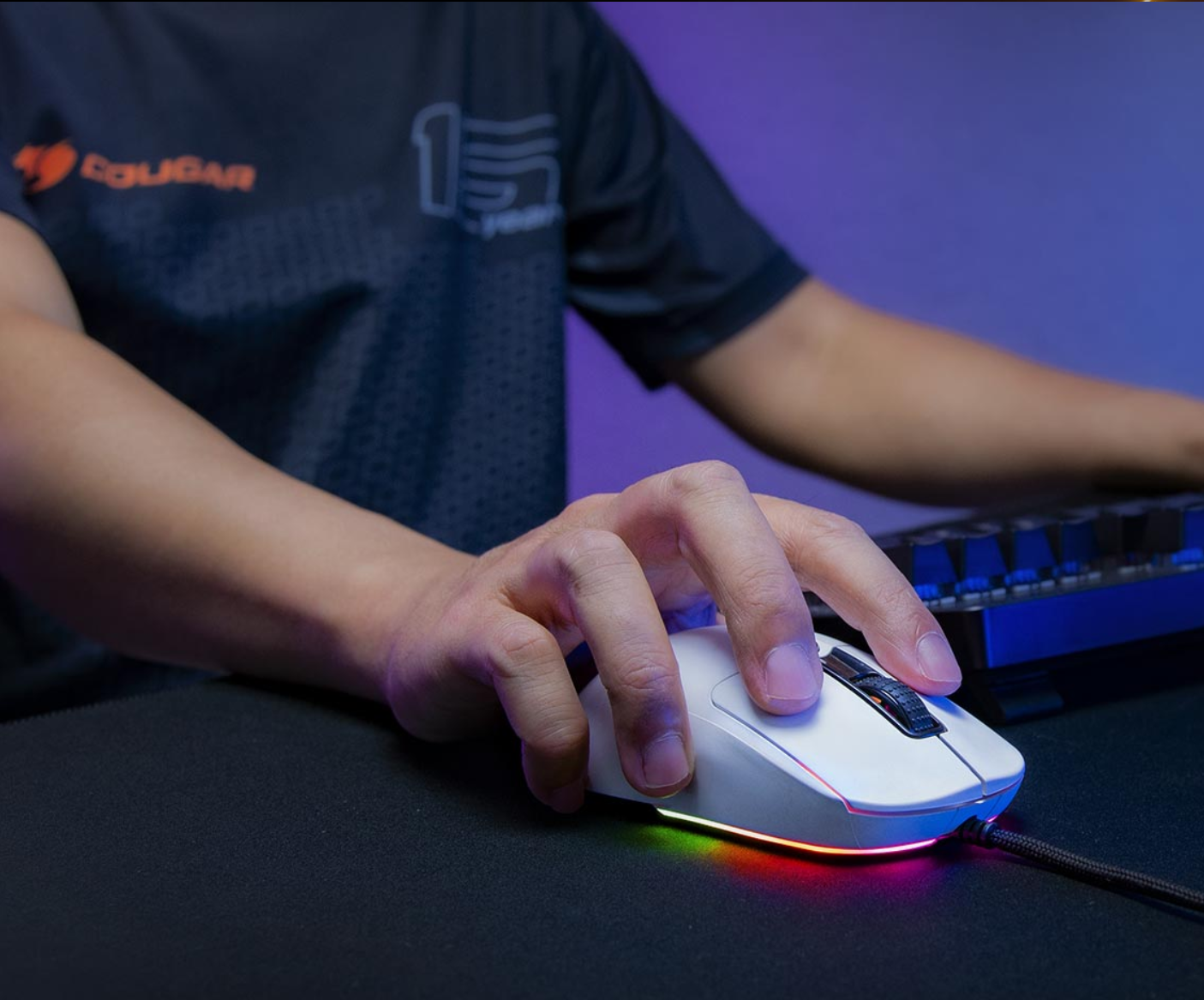 Fréquence d'interrogation de 1000 Hz pour une réactivité instantanée et zéro latence sur la souris Cougar Minos Neo White chez FlowUP