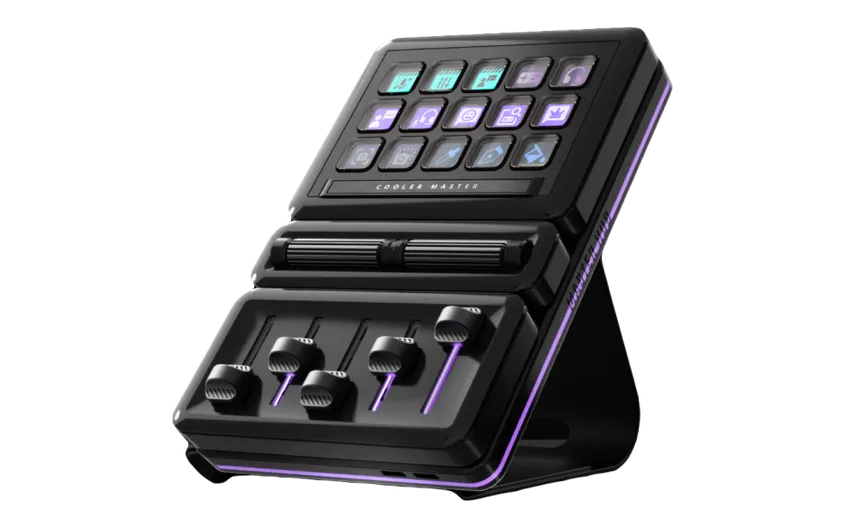 Console Cooler Master MasterHub orientée sur son socle avec modules de touches LCD, double rouleau et faders rétroéclairés en violet chez FlowUP