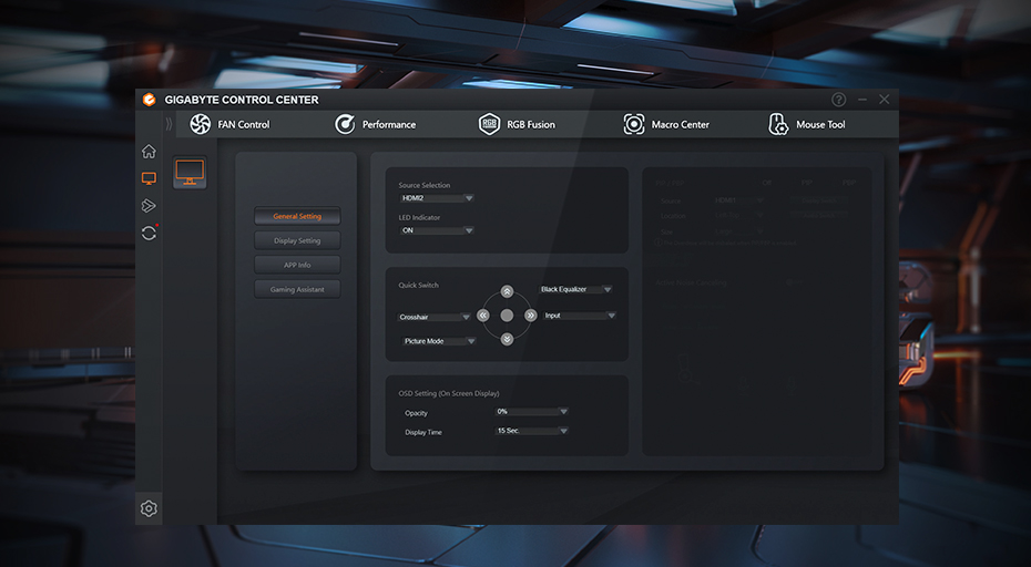 Interface logicielle du GIGABYTE Control Center sur fond sombre, permettant de régler les options de l'écran avec clavier et souris chez FlowUP